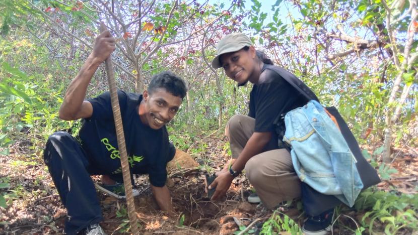 aksi penanaman pohon yang dilakukan pemuda di Lembata pada kegiatan Koalisi Pangan Baik