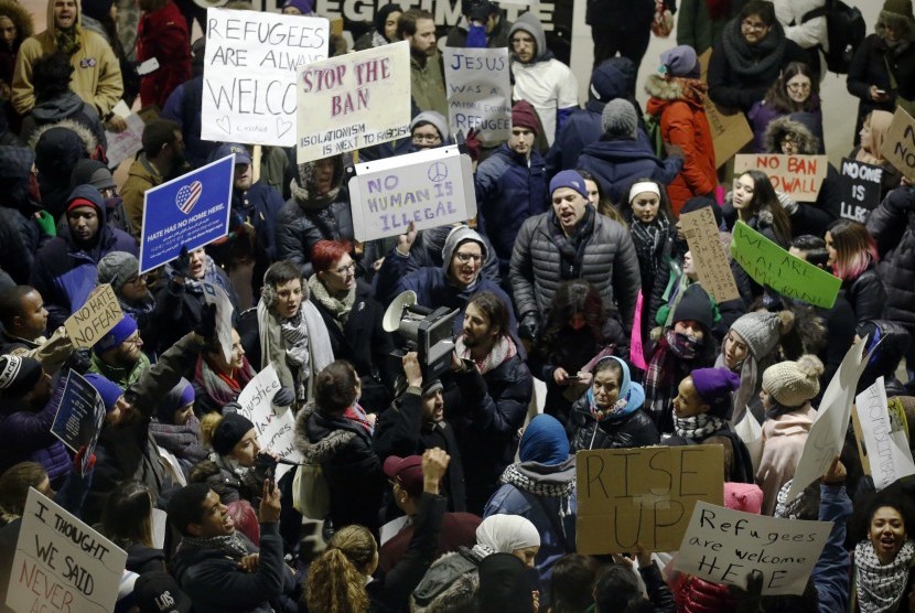 Aksi protes atas kebijakan imigrasi Presiden Trump. (Ilustrasi)