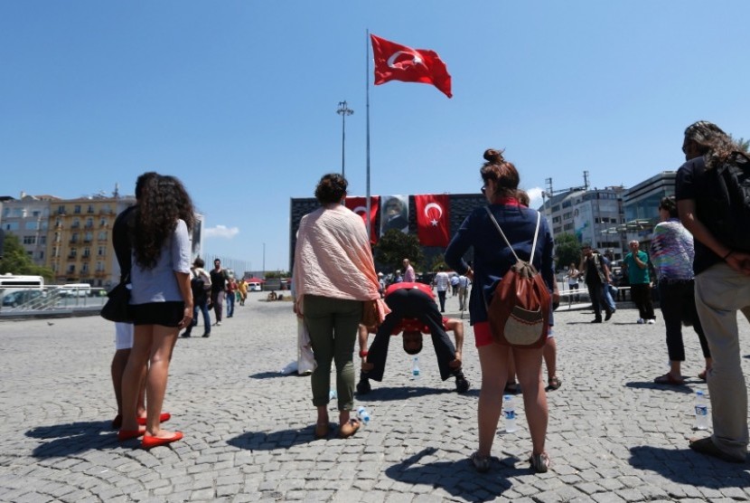 Aksi protes berdiri di Turki.