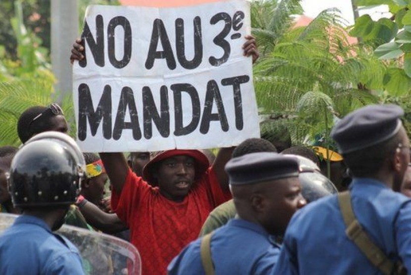 Aksi protes di Burundi menentang pemilihan Presiden Pierre Nkurunziza maju menjadi presiden ketiga kalinya.