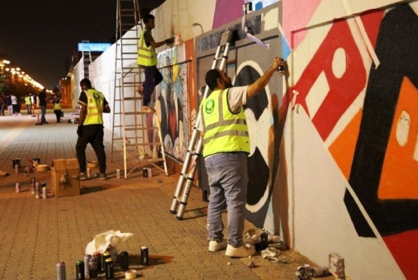 Aksi Riyadh mempercantik diri dengan penghapusan grafiti.