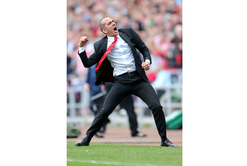 Aksi selebrasi pelatih Sunderland Paolo Di Canio, usai mengalahkan Everton di pertandingan Liga Primer Inggris di Stadium of Light, Sunderland, Sabtu (20/4).    (AP/Scott Heppell)