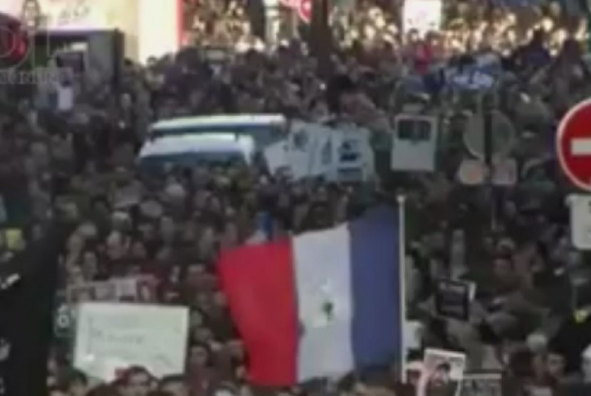 Aksi Solidaritas di Paris