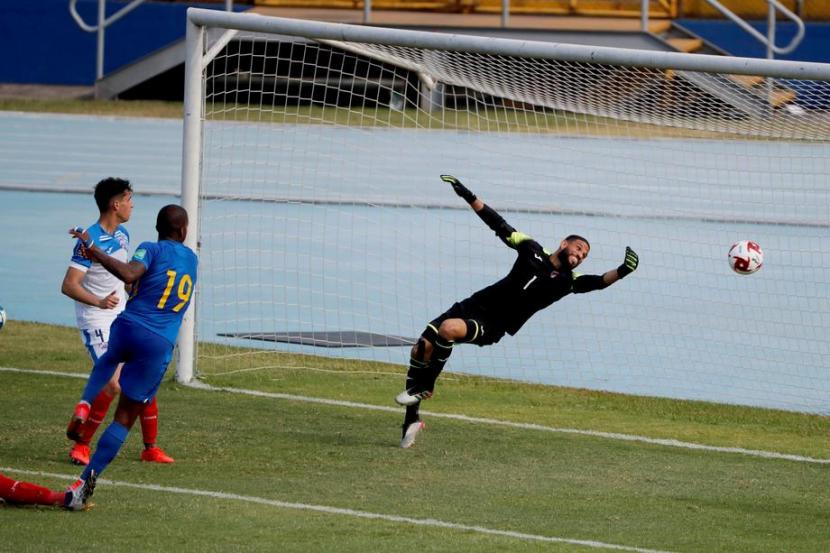 Aksi striker timnas Curacao, Charlison Benschop (numor punggu 19) saat mencetak gol ke gawang timnas Kuba pada laga kualifikasi Piala Dunia 2022 di Guatemala beberapa waktu lalu.
