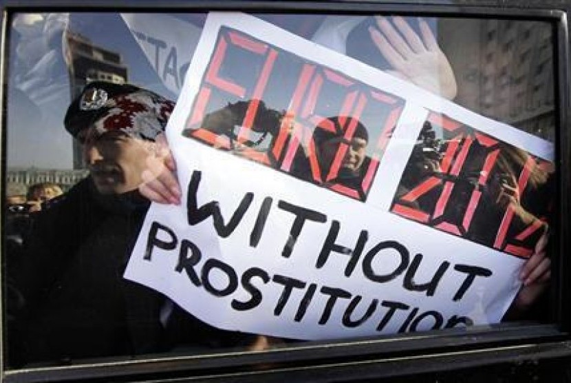 Aksi tolak prostitusi di Piala Eropa 2012 Polandia-Ukraina