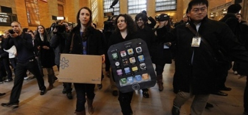 Aksi unjuk rasa para konsumen di Toko Ritel Apple, di New York