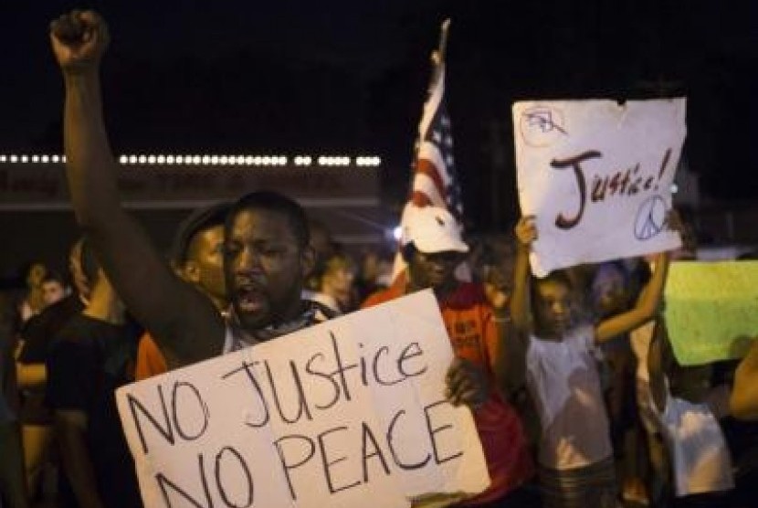 Aksi warga Ferguson terkait kasus Michael Brown. 