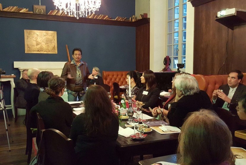 Aktivis antidiskriminasi Denny JA berbicara di Frankfurt Book Fair 2015.