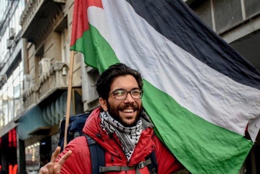 Aktivis Benjamin Ladraa yang melakukan aksi jalan kaki dari Swedia ke Palestina