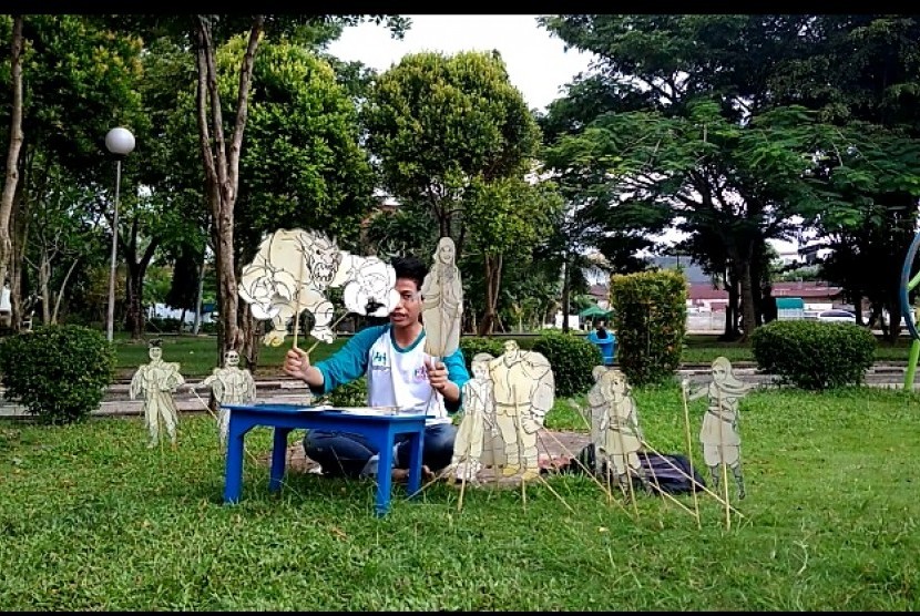 Aktivis Framework Convention on Tobacco Control atau Warrior FCTC mendukung Banjarmasin menjadi kota layak anak tanpa iklan rokok. Kampanye pesan itu disuarakan melalui pementasan Wayang FCTC di Taman Kamboja, Banjarmasin, Ahad (11/3).