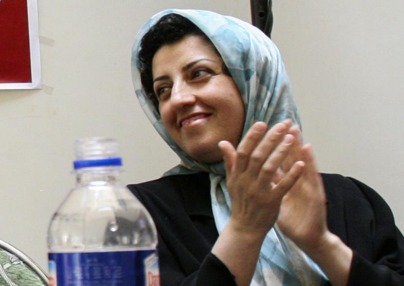 Aktivis HAM Iran Narges Mohammadi terlihat dalam pertemuan tentang hak-hak perempuan di Teheran, Iran, pada 3 Juli 2008. Hadiah Nobel Perdamaian telah dianugerahkan kepada Narges Mohammadi pada Jumat, 6 Oktober 2023 di Oslo. 