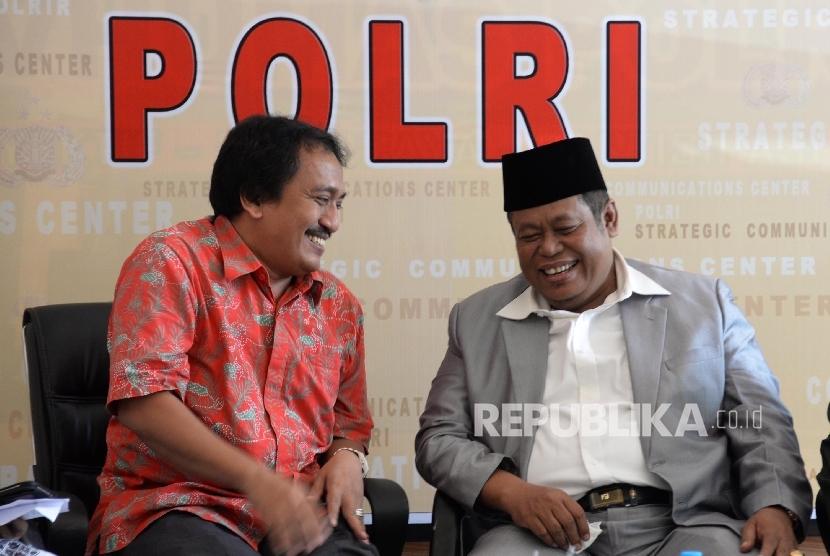Aktivis Muhammadiyah Ma'mun Murod Al-Barbasy (kiri), dan Ketua Pengurus Besar Nahdlatul Ulama (PBNU) Marsudi Syuhud menjadi pembicara dalam diskusi di Mabes Polri, Jakarta, Kamis (7/4).