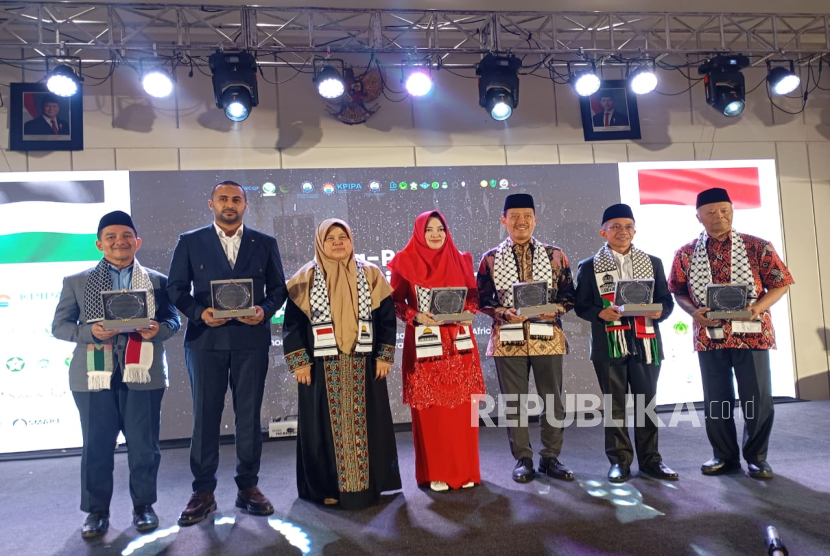 Aktivis perempuan se Asia Pasifik berkumpul di Kota Bandung dalam rangka mendukung kemerdekaan Palestina, Ahad (25/5/2025). Mereka berkumpul dalam ajang Asia Pacific Palestine Activists Conference for Al Quds and Palestine.