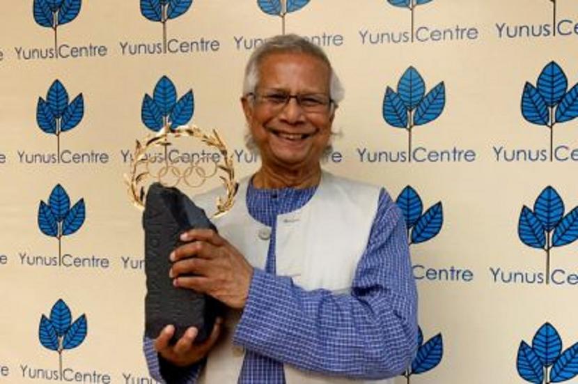 Aktivis sosial, ekonom, pemimpin masyarakat sipil dan penerima Hadiah Nobel Perdamaian Muhammad Yunus