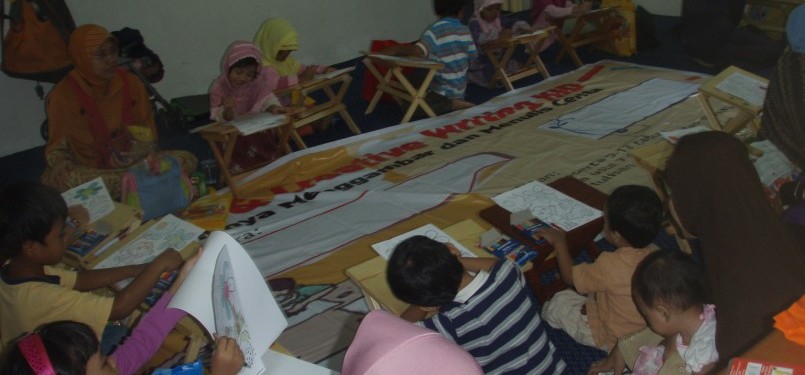 Aktivitas anak di acara Fun and Creative Writing Kids 2011