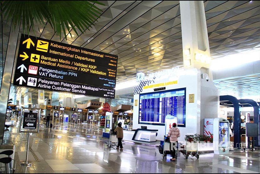 Aktivitas Bandara Internasional Soekarno Hatta, Tangerang, Banten (ilustrasi). Pekerja migran Indonesia (PMI) mendominasi penumpang penerbangan internasional di Bandara Soekarno-Hatta.