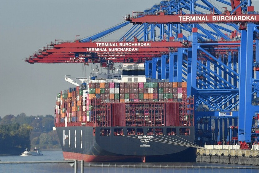 Aktivitas bongkar muat di Pelabuhan Hamburg, Jerman. Amerika Serikat akan memberlakukan tarif terhadap sejumlah barang dari Uni Eropa. 