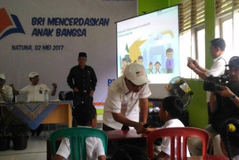 Aktivitas BRI mengajar di Natuna.