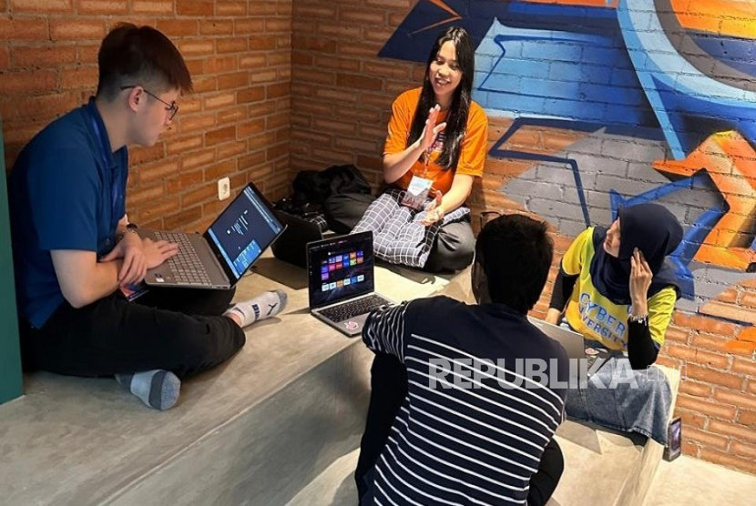 Aktivitas di di Student Corner Perpustakaan Cyber University.