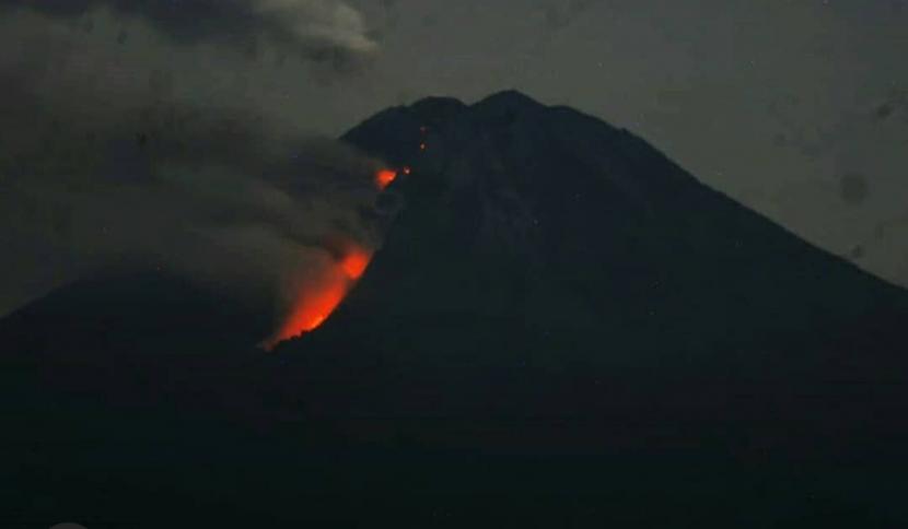 Aktivitas Gunung Semeru mengalami peningkatan sejak Jumat (27/11).