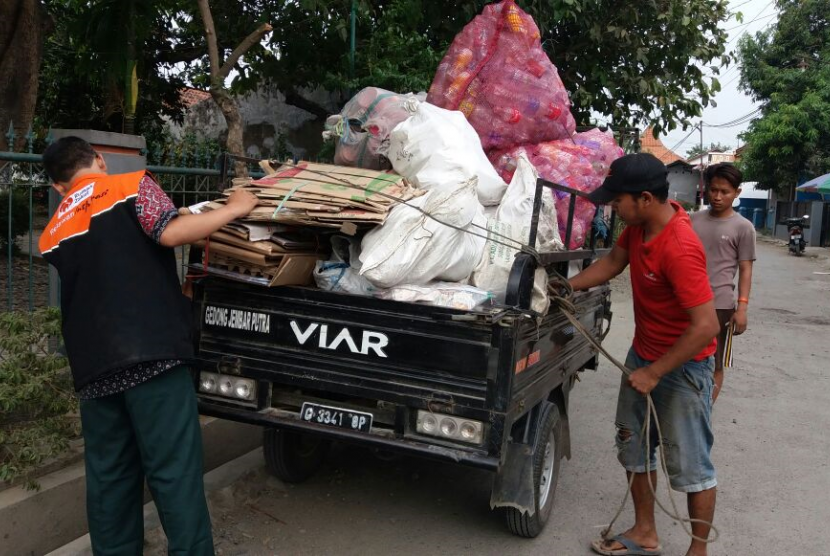 Aktivitas Kebrajan Bank Sampah.