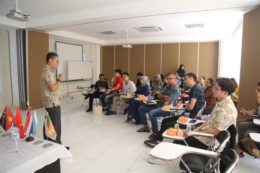 Aktivitas kegiatan belajar di kelas internasional Universitas Muhammadiyah Malang (UMM) sebelum pandemi Covid-19. 