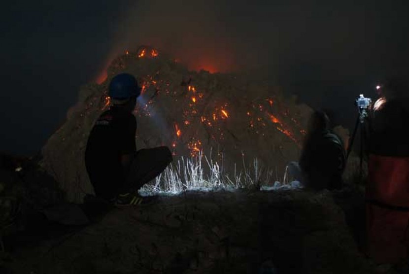 Aktivitas letusan Gunung Rokatenda di Pulau PaluE, Kabupaten Sikka, Nusa Tenggara Timur (NTT).