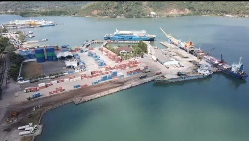 Aktivitas Pelabuhan Lembar, Mataram. Arus logistik di Pelabuhan Lembar meningkat 