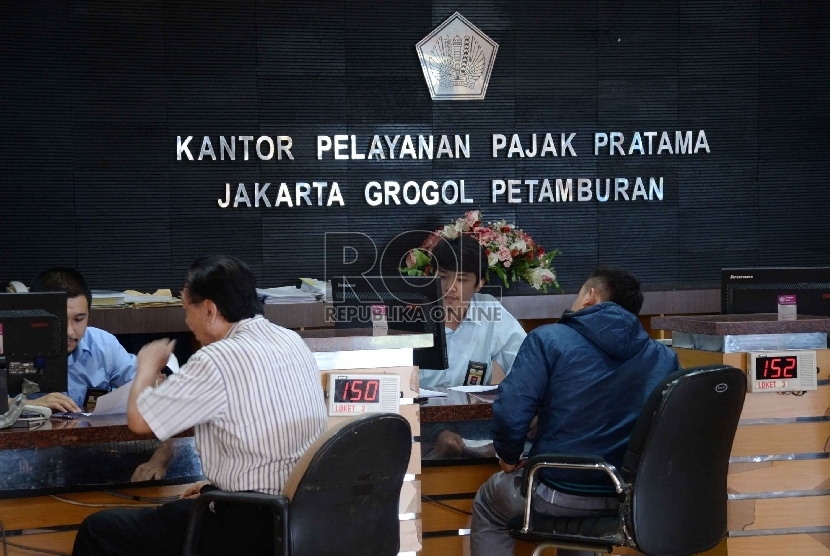 Aktivitas pelayanan adminstrasi pajak di Kantor Pelayanan Pajak Pratama Jakarta Grogol Petamburan.