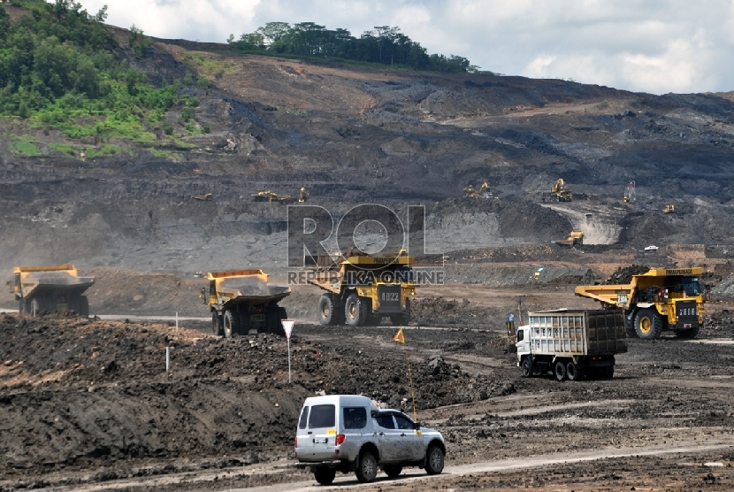   Aktivitas tambang Batu bara PT Bukit Asam (PTBA) Tbk di lokasi Unit Pertambangan Tanjung Enim, Sumatera Selatan (Sumsel). ilustrasi  (Republika/Maspril Aries(