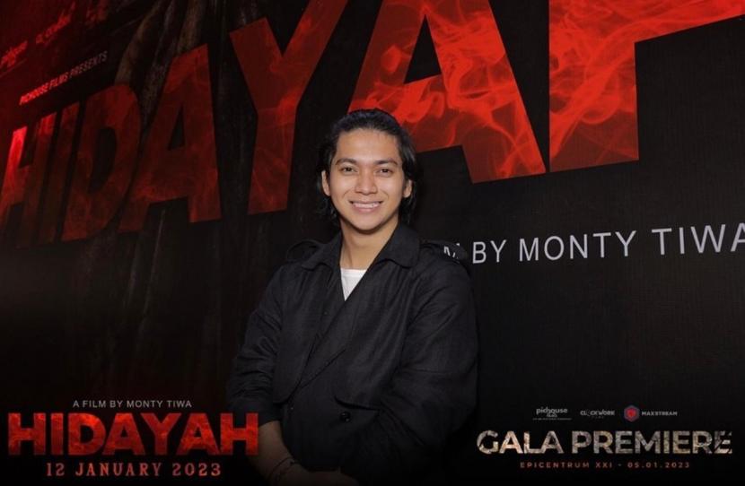Aktor Ajil Dito belajar lafal doa pengusir jin dan logat Sunda untuk film Hidayah. 