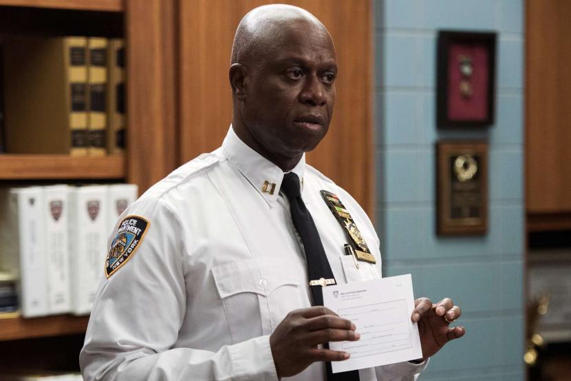 Aktor Andre Braugher saat berakting di serial Brooklyn Nine-Nine. Braugher meninggal dunia pada Senin (11/12/2023).