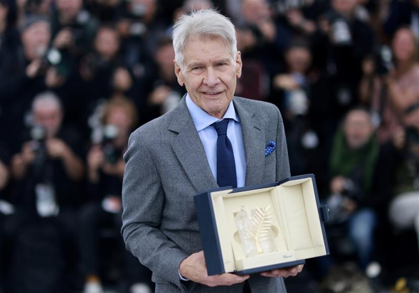 Aktor asal Amerika Serikat, Harrison Ford, menghadiri sesi foto untuk filmnya, Indiana Jones and the Dial of Destiny, di Festival Film Cannes, Cannes, Prancis, 19 Mei 2023.