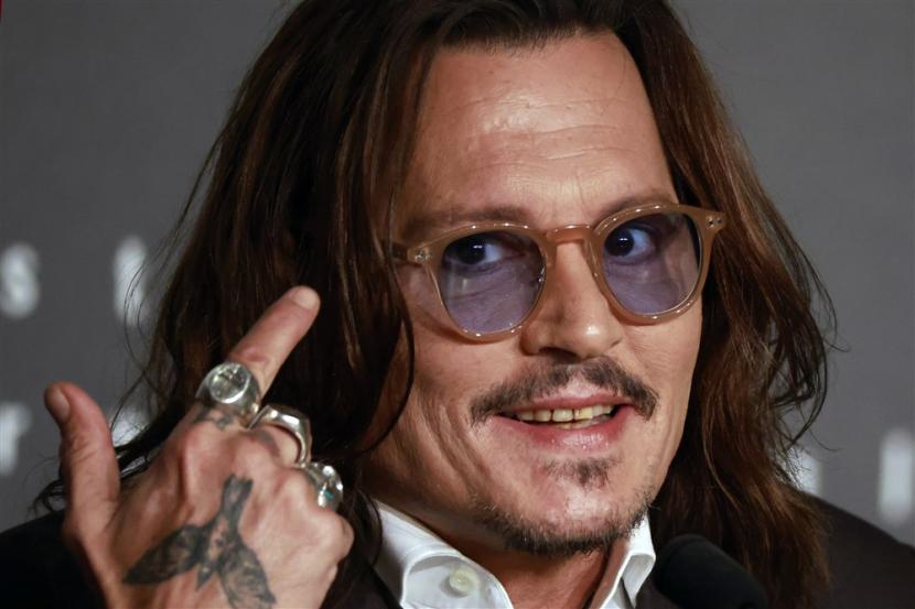 Aktor asal AS, Johnny Depp, menghadiri konferensi pers film yang dibintanginya, Jeanne du Barry, di Festival Film Cannes, Cannes, Prancis 17 Mei 2023. Gigi Depp yang tampak menguning menjadi sorotan penggemar.