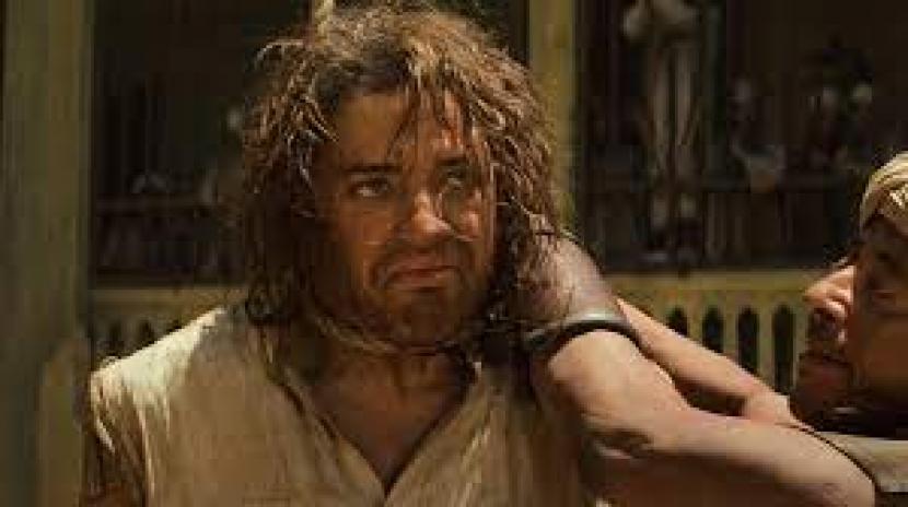 Aktor Brendan Fraser saat bermain di film The Mummy. Adegan ini hampir membuat di hampir mati.