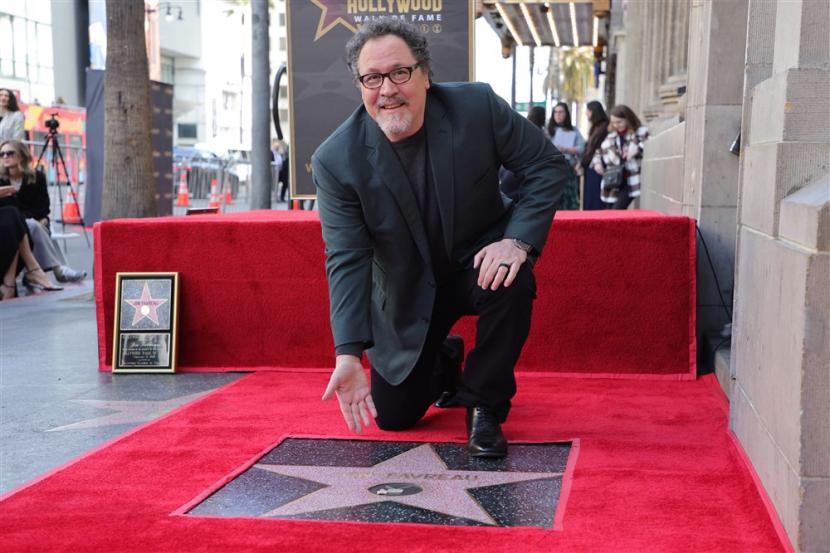 Aktor dan sutradara Hollywood Jon Favreau mendapatkan bintang Hollywood Walk of Fame di Hollywood, California, Amerika Serikat, 13 Februari 2023.
