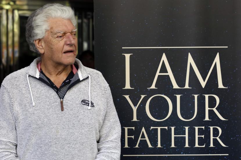 Aktor David Prowse, sosok di balik topeng Darth Vader dalam film Star Wars.