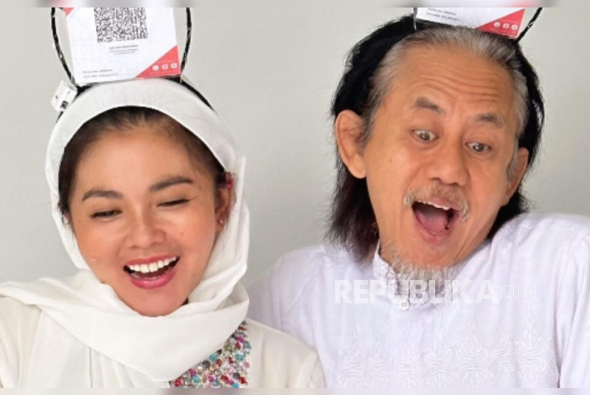 Aktor Epy Kusnandar (kanan) dan istri (kiri). Epy sempat didiagnosa mengalami tumor otak stadium akhir yang diprediksi dokter hanya menyisakan waktu hidup empat bulan. 