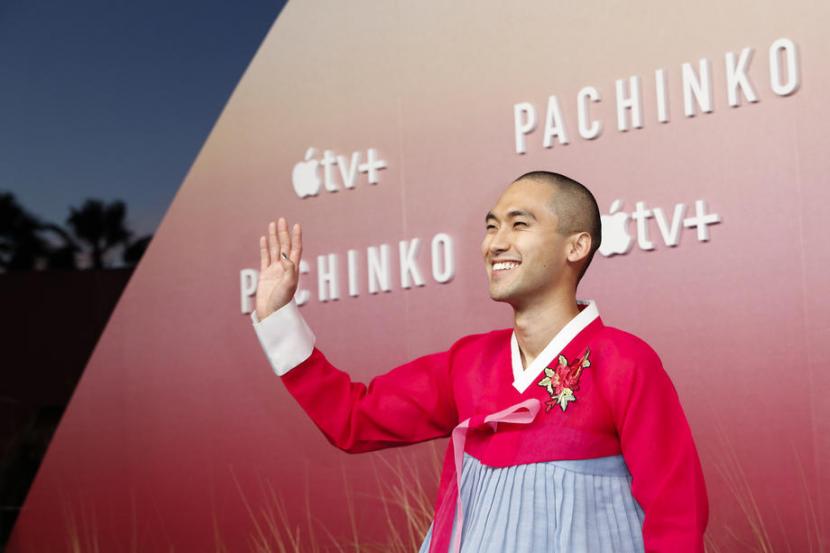 Aktor Jin Ha berpose di karpet merah peluncuran perdana serial Apple TV, Pachinko, di Academy Museum of Motion Pictures, Los Angeles, California, AS, 16 Maret 2022. Jin Ha mengaku telah menghapus unggahannya di Tumbler. 
