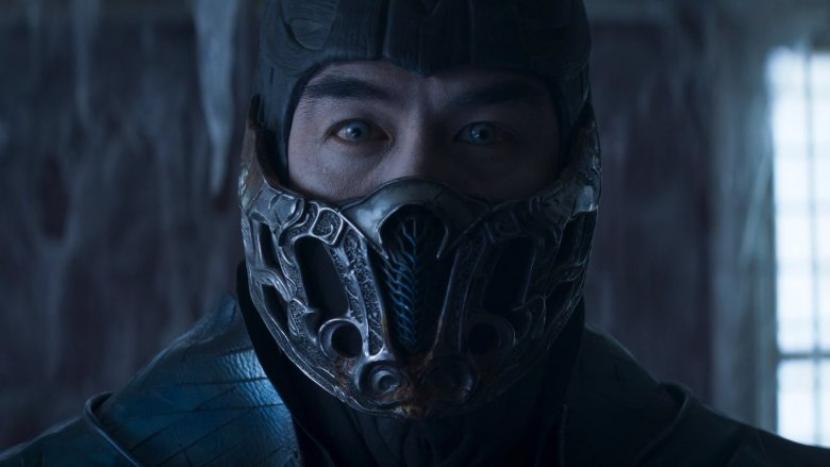 Aktor Joe Taslim berperan sebagai Sub-Zero dalam film Mortal Kombat. Dalam film ini, terdapat setidaknya enam perbedaan dibandingkan versi gim. 