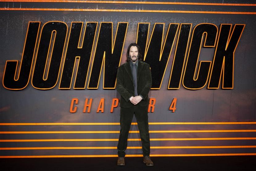 Aktor Keanu Reeves tiba di premiere John Wick Chapter 4 di Cineworld Leicester Square, London, Inggris, 6 Maret 2023.  Sutradara John Wick: Chapter 4, Chad Stahelski, mengungkap garis waktu dilm John Wick yang membuat penonton terkejut. (ilustrasi).