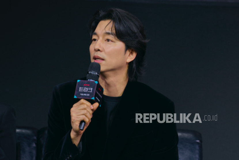 Aktor Korea Selatan Gong Yoo saat konferensi pers serial drama terbarunya berjudul The Trunk pada Selasa (26/11/2024).