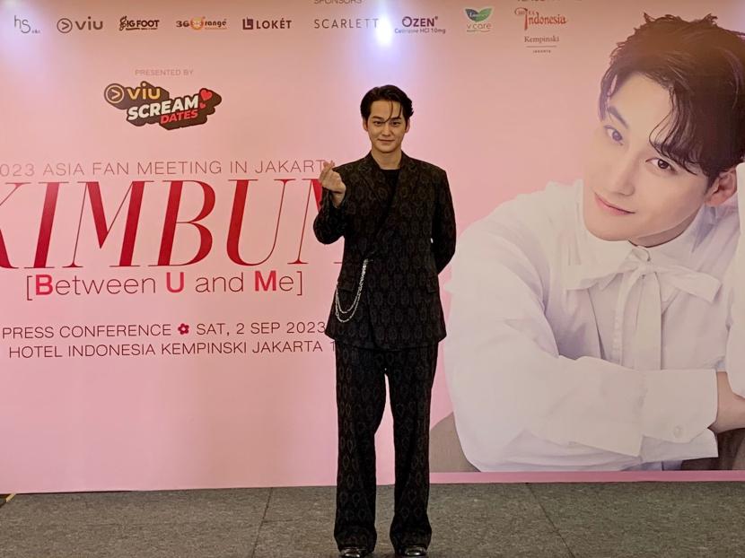 Aktor Korea Selatan saat menggelar konferensi pers di Jakarta menjelang fan meeting bertajuk KIMBUM (Between U and Me).