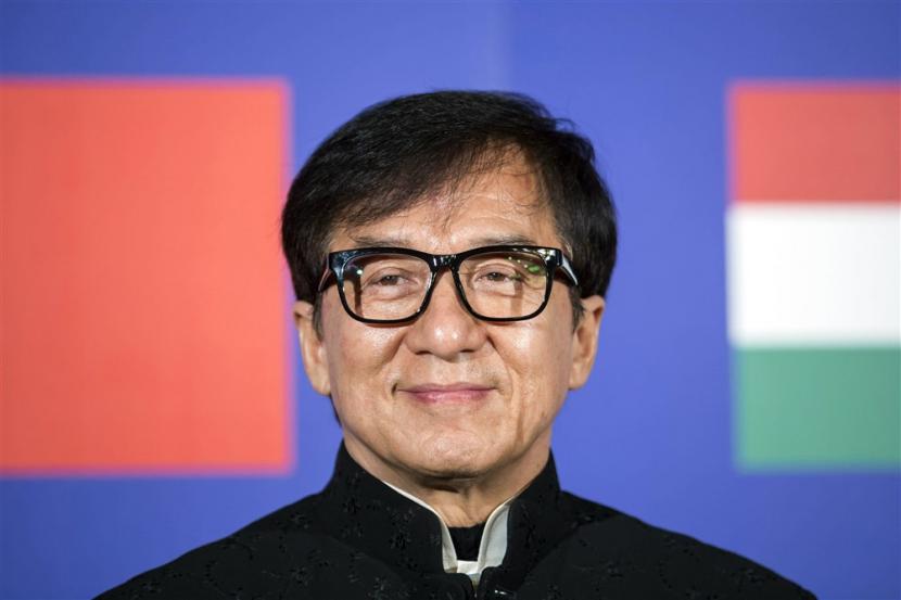 Aktor laga Jackie Chan. Jackie Chan memiliki beberapa film non komedi yang populer di kalangan pencinta film.