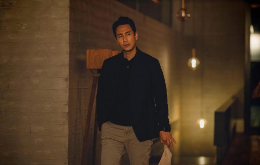 Aktor Lee Sun-kyun saat bermain di film Parasite. Lee Sun-kyun dikonfirmasi sebagai aktor L yang tersandung kasus penyalahgunaan narkoba.