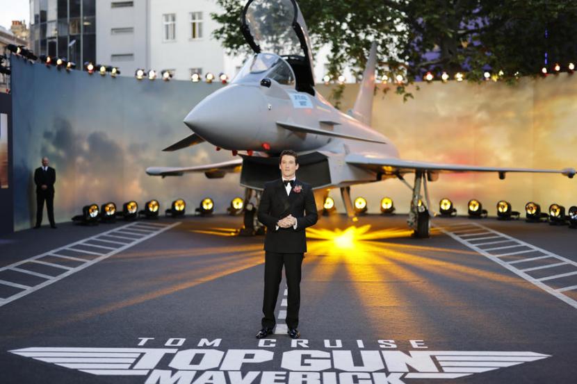 Aktor Miles Teller saat promosi film Top Gun: Maverick in Leicester Square Gardens, London, Inggris, 19 Mei 2022. Teller menyebut pernah beberapa kali membahas kemungkinan Top Gun 3 dengan Tom Cruise.