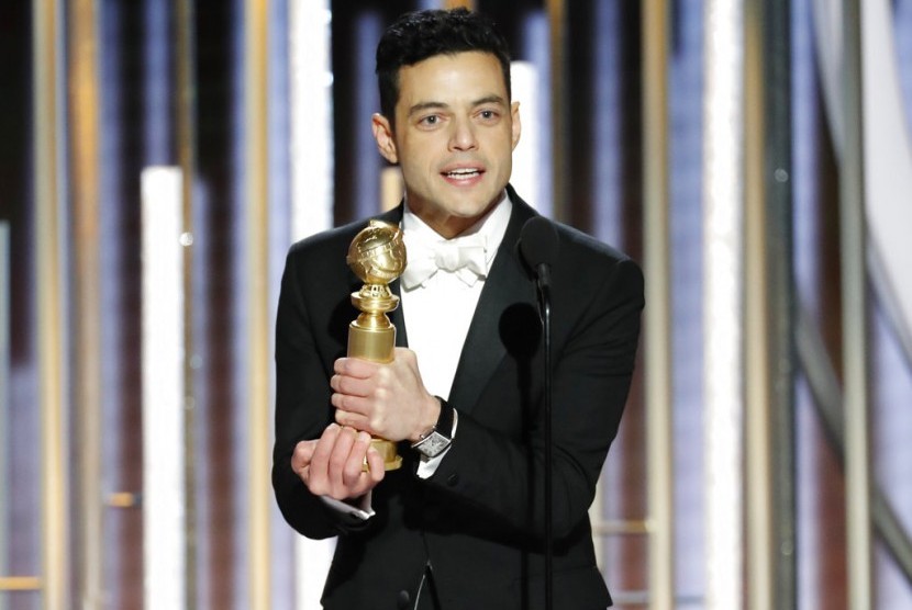 Aktor Rami Malek menerima penghargaan Aktor Terbaik dalam film Bohemian Rhapsody di ajang Golden Globe Awards ke-76 di Beverly Hilton Hotel, Beverly Hills, Kalifornia, Ahad (6/1).