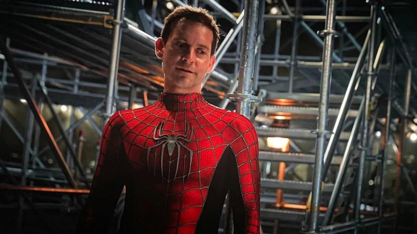 Aktor Tobey Maguire saat berperan sebagai Spider-Man di film SPider-Man: No Way Home. Berembus kabar bahwa dia akan kembali sebagai Spider-Man di film Spider-Man ke-4 versinya.