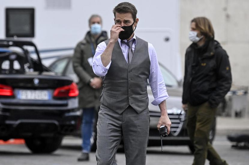 Aktor Tom Cruise saat syuting Mission: Impossible 7 di Italia pada November 2020. Syuting kini berlanjut di Birmingham, Inggris.
