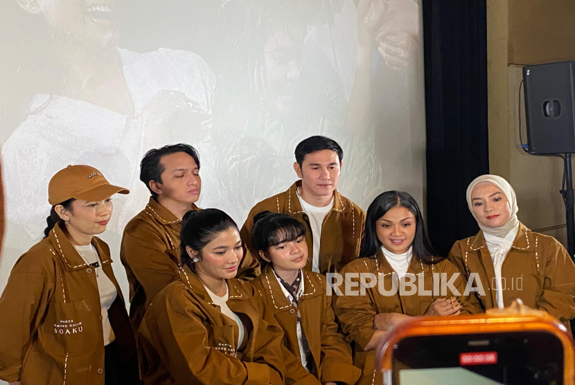 Aktor Vino G Bastian (atas paling kanan). Vino mengaku kembali disadarkan akan pentingnya komunikasi yang sehat dalam menjaga keharmonisan rumah tangga.